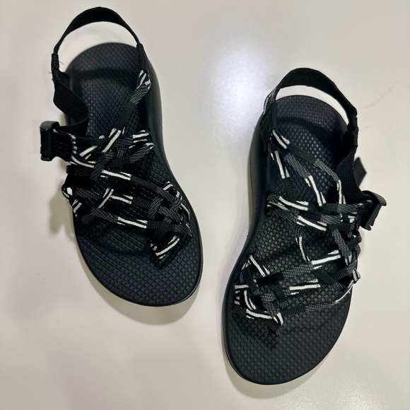 Chaco ZX/3 classic triple strapped size 7 black and white - Picture 4 of 9